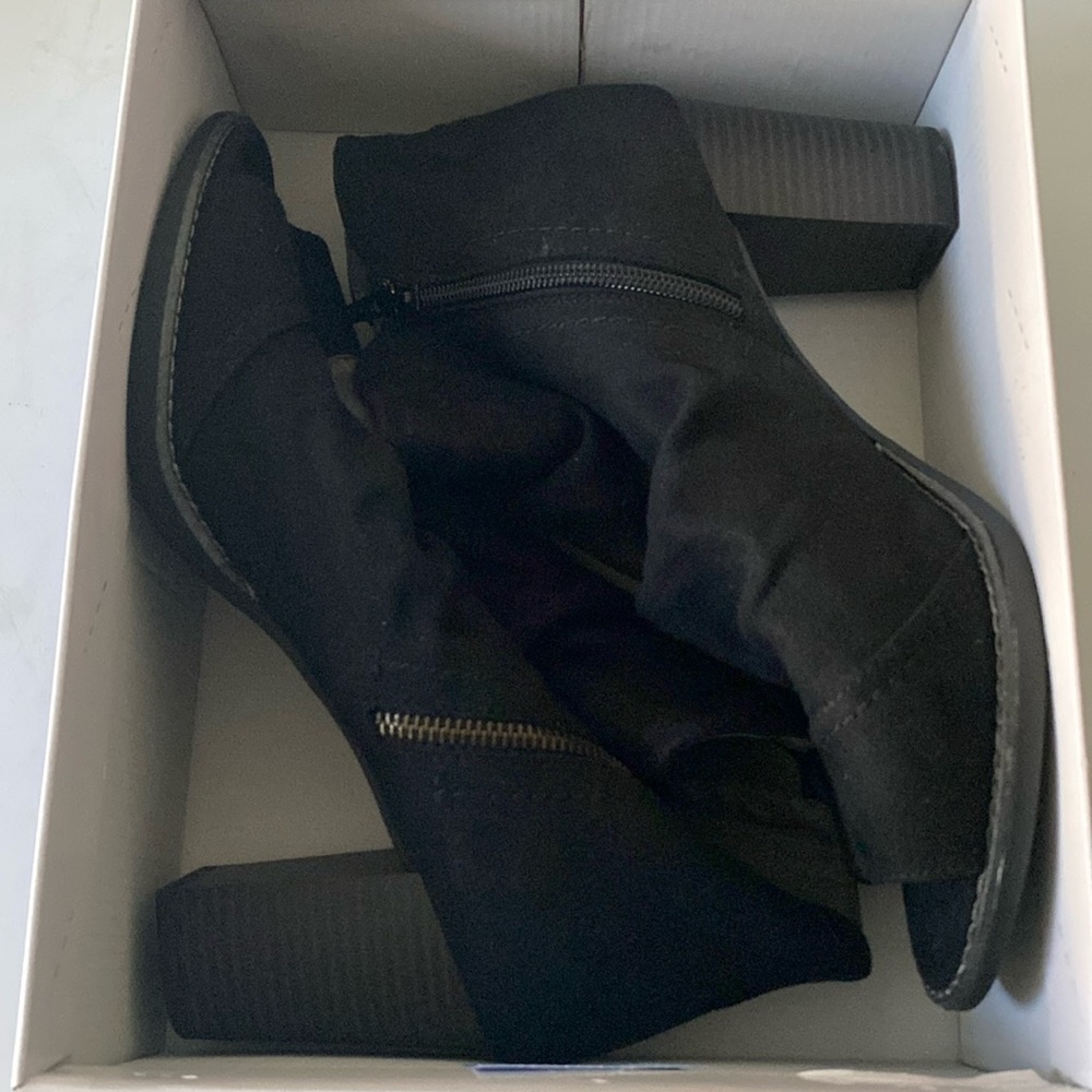 White mountain black size 10 peep toe heel